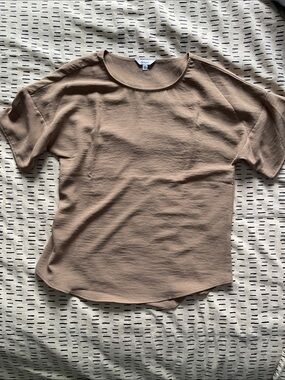 Reitmans Short Sleeve Scoop Neck Tee in Taupe